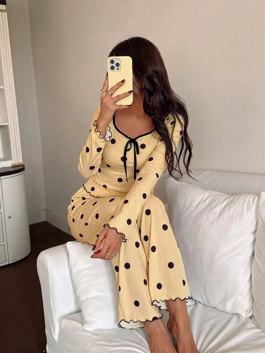SHEIN Napfluff طقم بيجامة قطعتين بطبعة نقاط بولكا وأكمام طويلة بلون أصفر