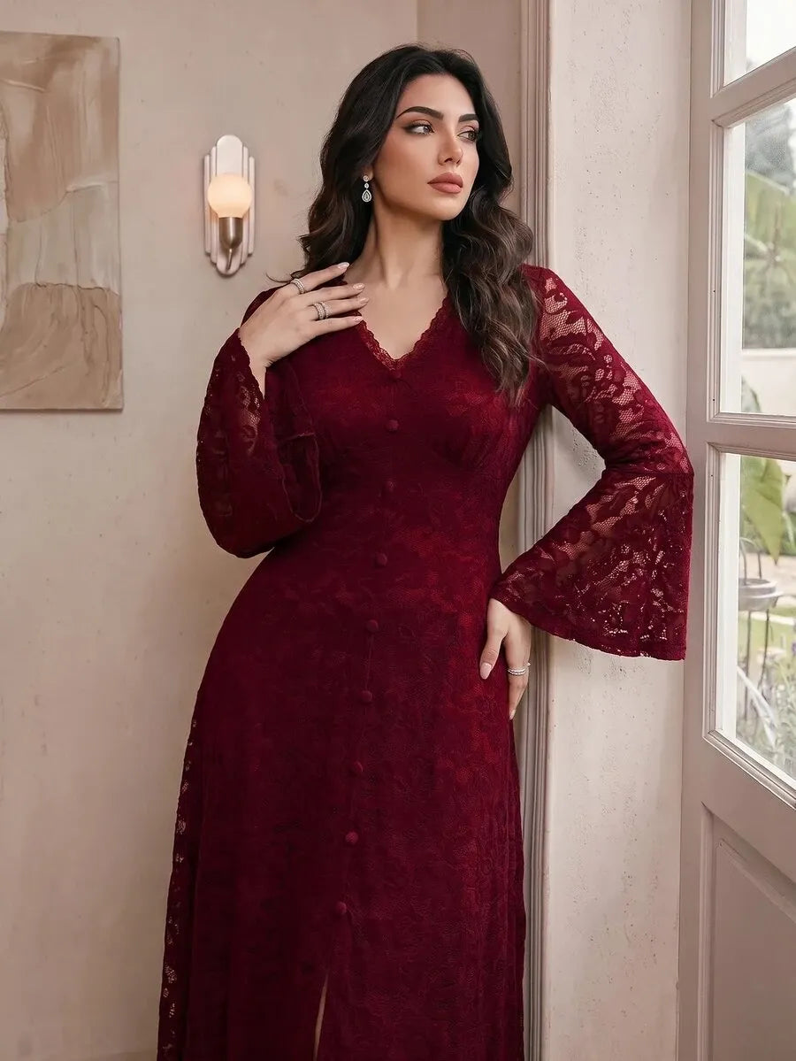 SHEIN Modelyn فستان نسائي طويل من الدانتيل بياقة وأكمام جرس وشق جانبي بلون عنابي