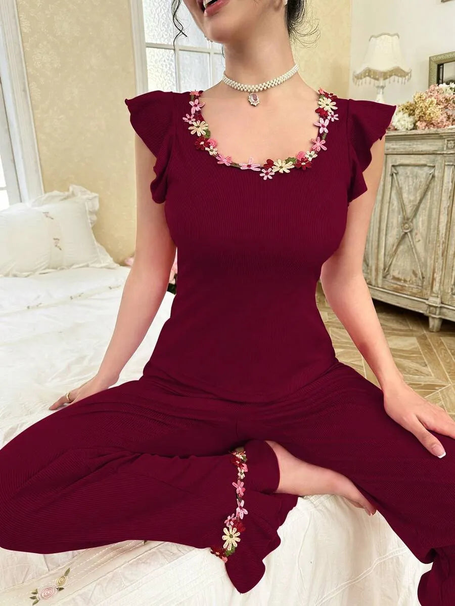 SHEIN CottageSlumber طقم بيجامة 2 قطعة بلون عنابي مع بنطلون وأكمام قصيرة