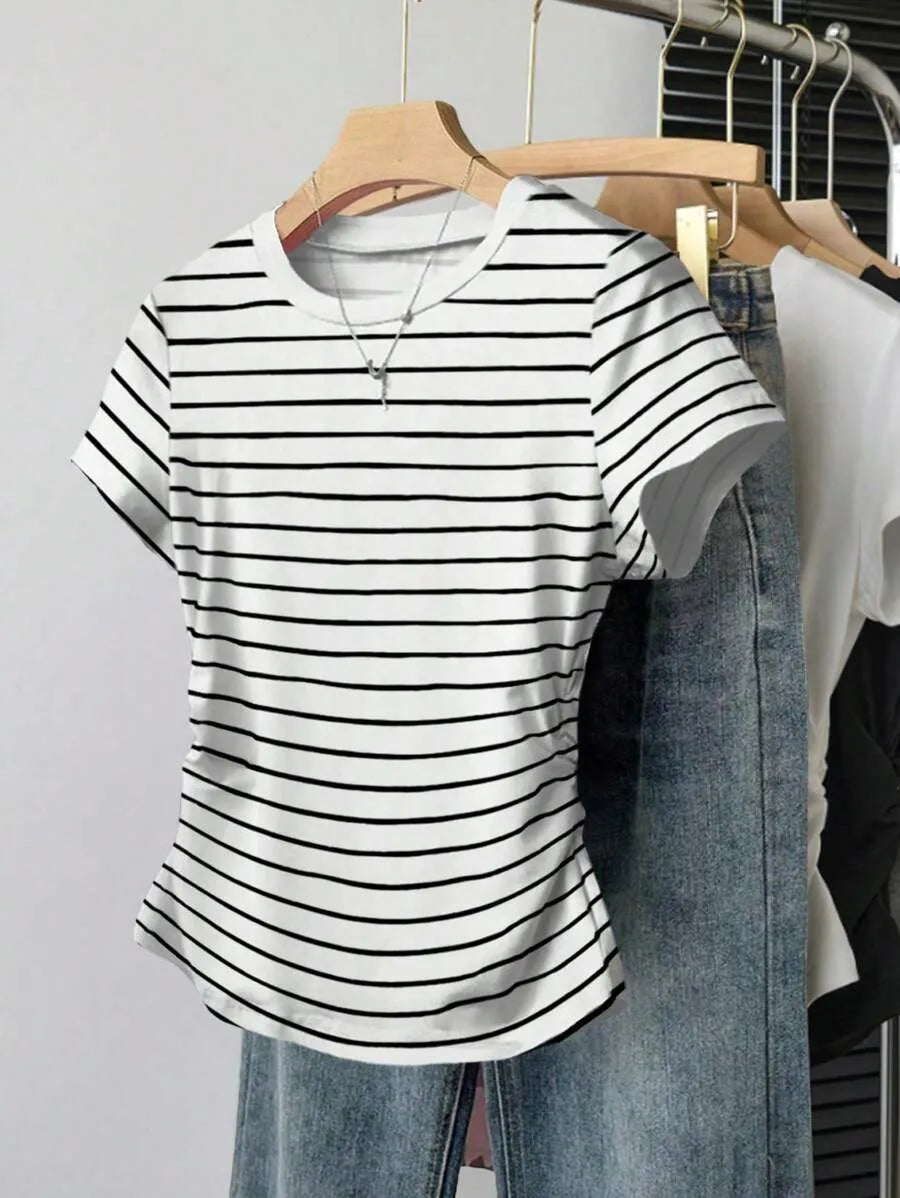 SHEIN تي شيرت نسائي ضيق مخطط بأكمام قصيرة بلون الأسود