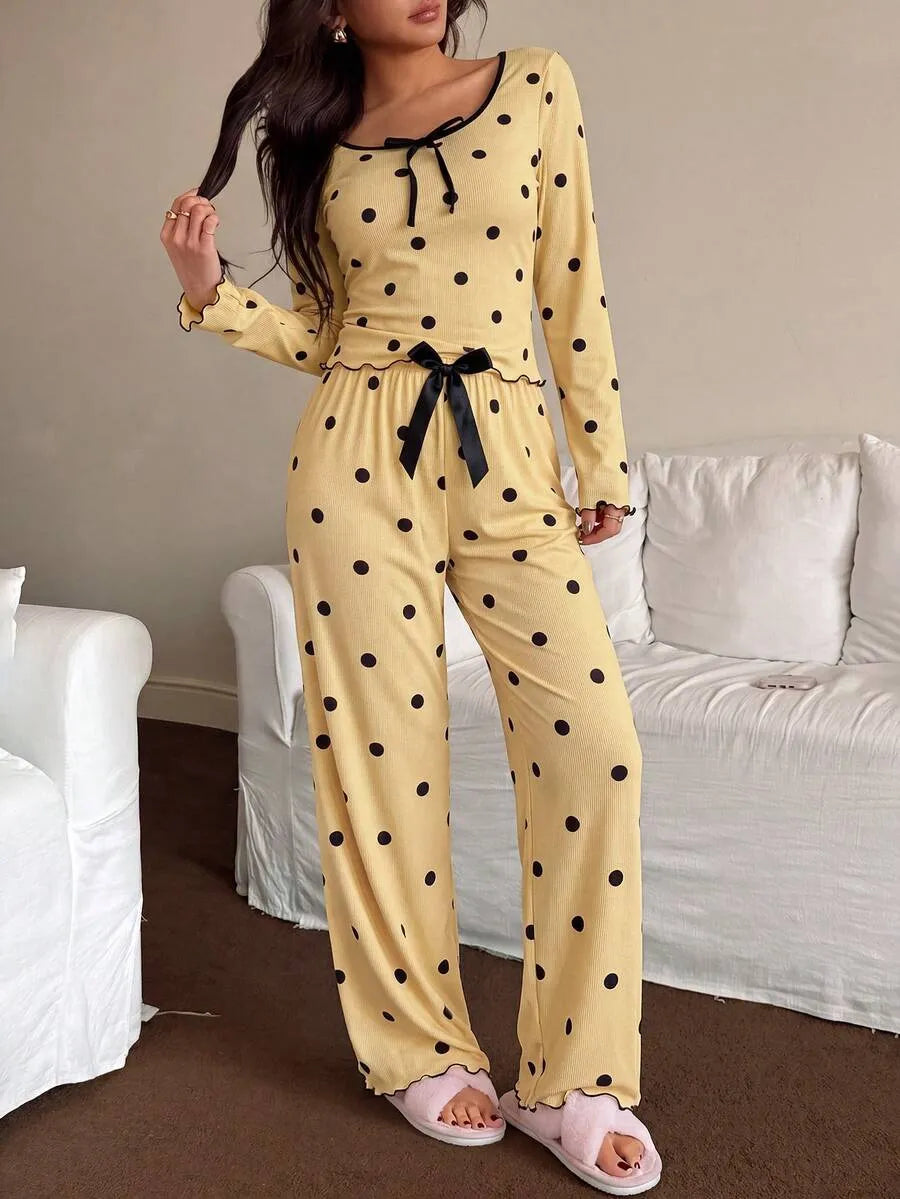 SHEIN Napfluff طقم بيجامة قطعتين بطبعة نقاط بولكا وأكمام طويلة بلون أصفر