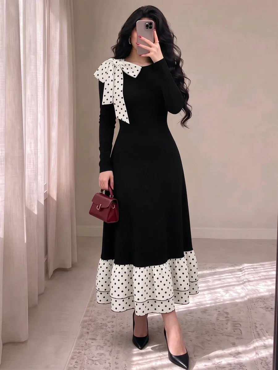 SHEIN Modelyn فستان ميدي بياقة دائرية وأكمام طويلة وفيونكة كبيرة ونقشة نقاط بالأبيض والأسود