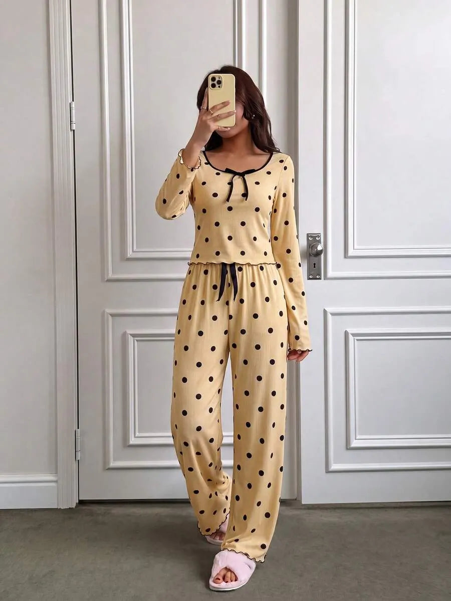 SHEIN Napfluff طقم بيجامة قطعتين بطبعة نقاط بولكا وأكمام طويلة بلون أصفر