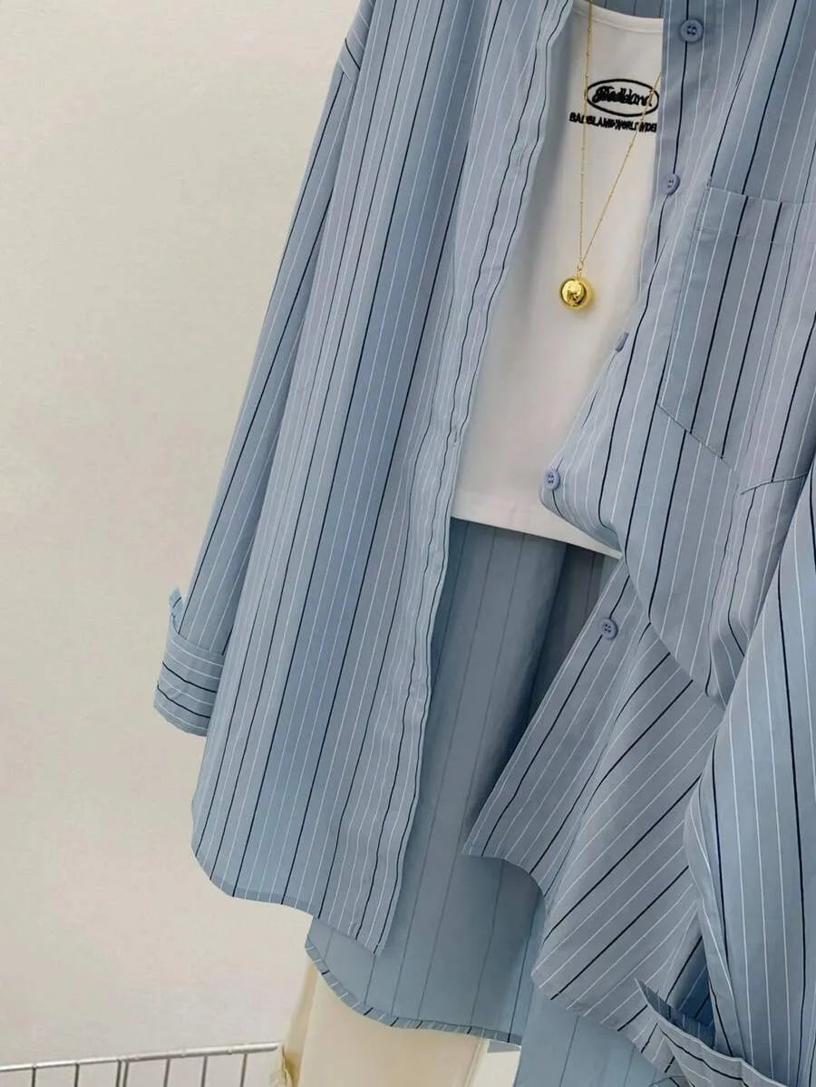 SHEIN قميص نسائي فضفاض بأزرار وجيوب مخططة وأكتاف منخفضة بلون أزرق