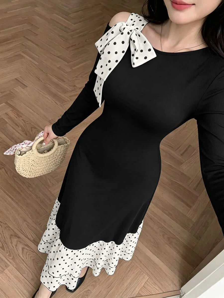 SHEIN Modelyn فستان ميدي بياقة دائرية وأكمام طويلة وفيونكة كبيرة ونقشة نقاط بالأبيض والأسود