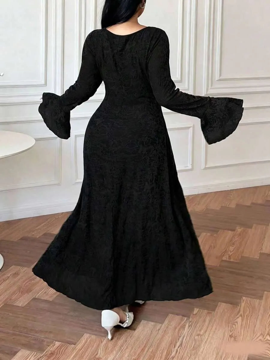 SHEIN Vibekara فستان نسائي بياقة قلب ودانتيل بلون أسود