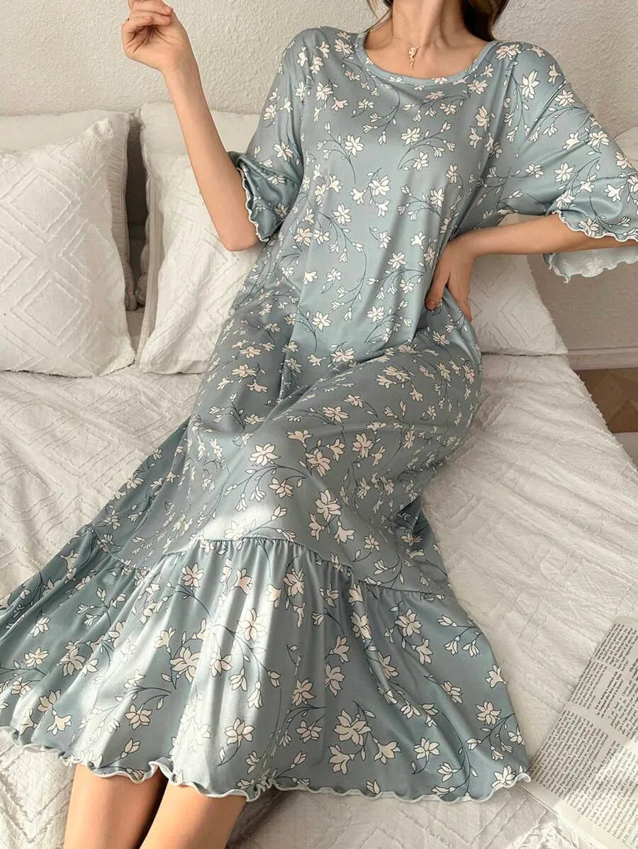 SHEIN CottageSlumber فستان نوم طويل بلون متعدد الألوان وحافة مكشكشة وأكمام نصفية