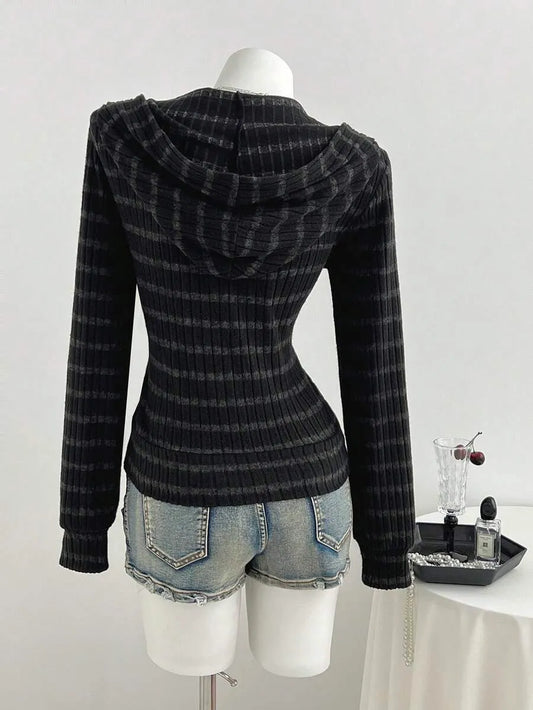 SHEIN ICON سويت شيرت نسائي مضلع بغطاء رأس وسحاب بلون الأسود