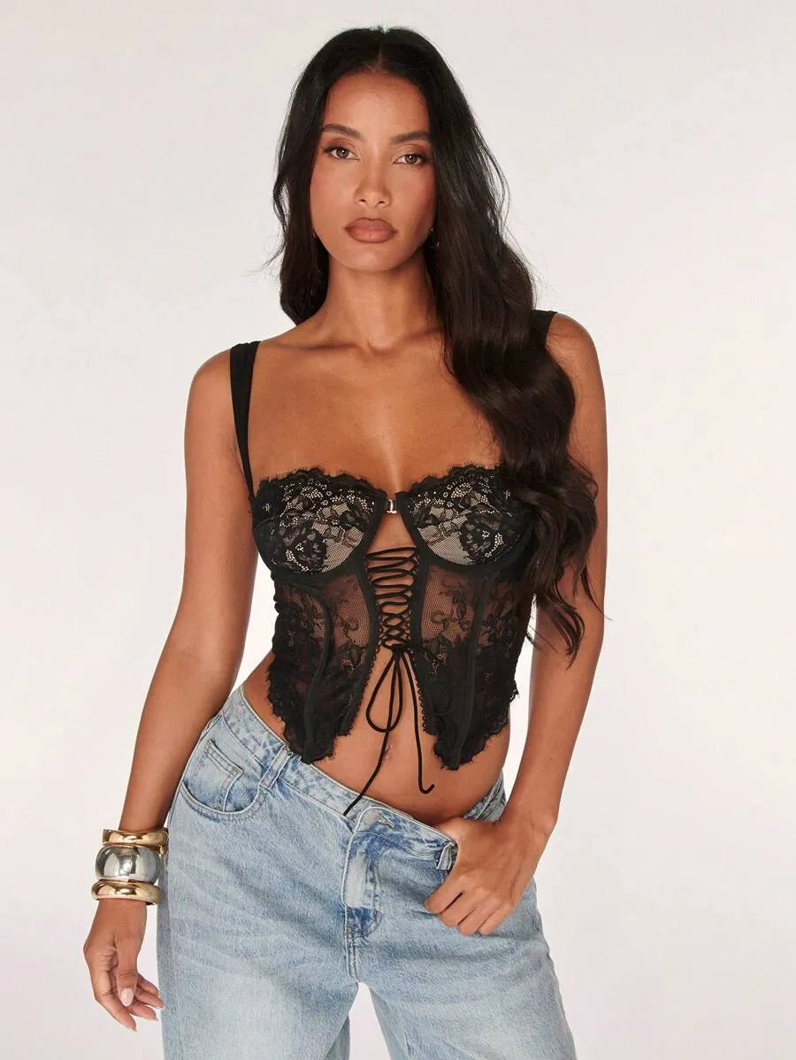 SHEIN BAE توب دانتيل بلون أسود شفاف بربطات وحمالات سباغيتي وقصة ضيقة