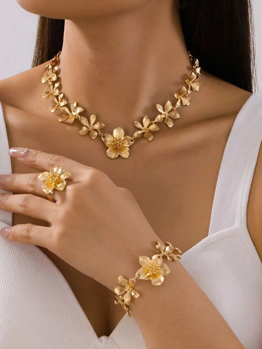 SHEIN طقم مجوهرات نسائي 4 قطع بتصميم زهرة خماسية البتلات بلون ذهبي
