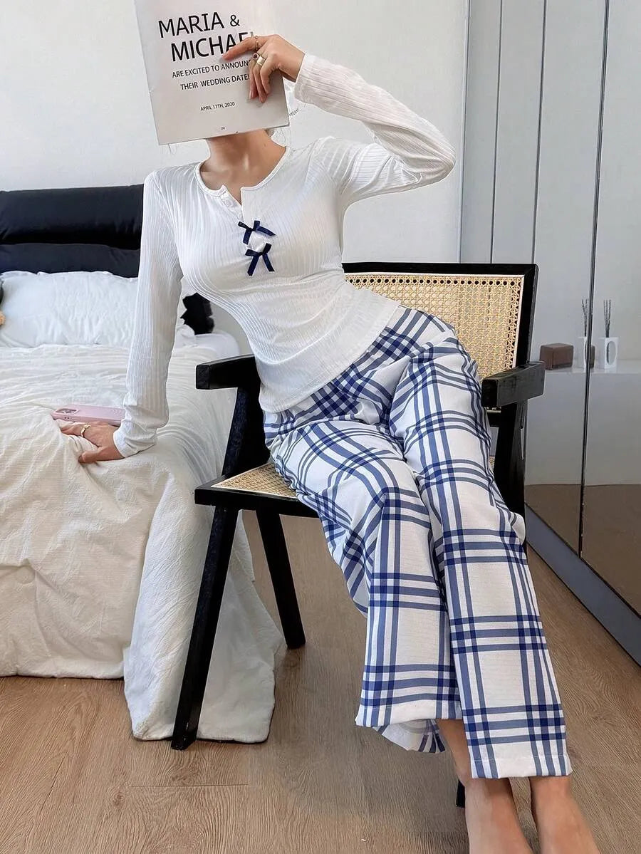 SHEIN طقم بيجامة قطعتين ببلوزة بأزرار أمامية وبنطلون كاروهات بلون أبيض