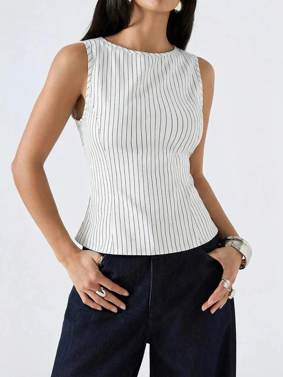 SHEIN LYSMO بلوزة نسائية مخططة بياقة دائرية وأزرار وجيب بلون أبيض