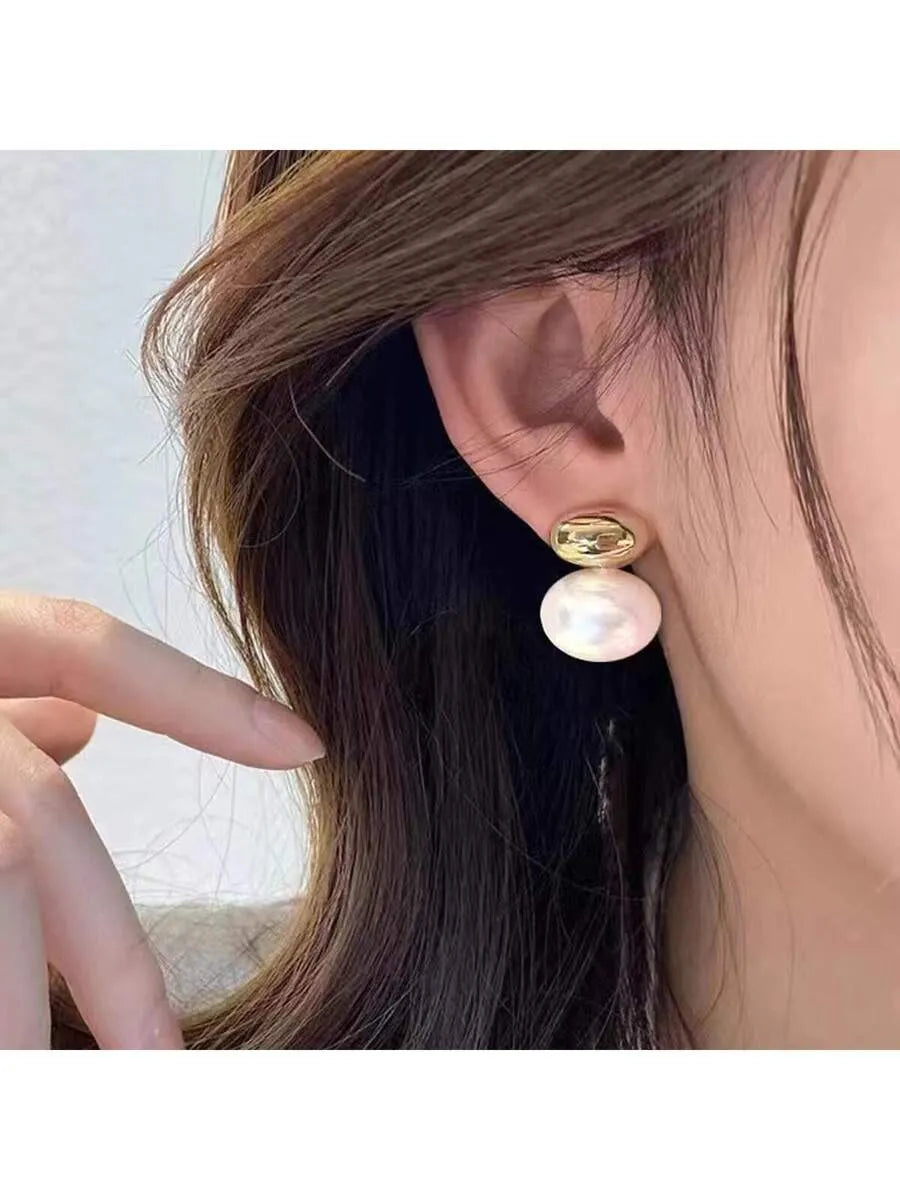 SHEIN أقراط نسائية مزينة بخرز اللؤلؤ الصناعي بلون ذهبي