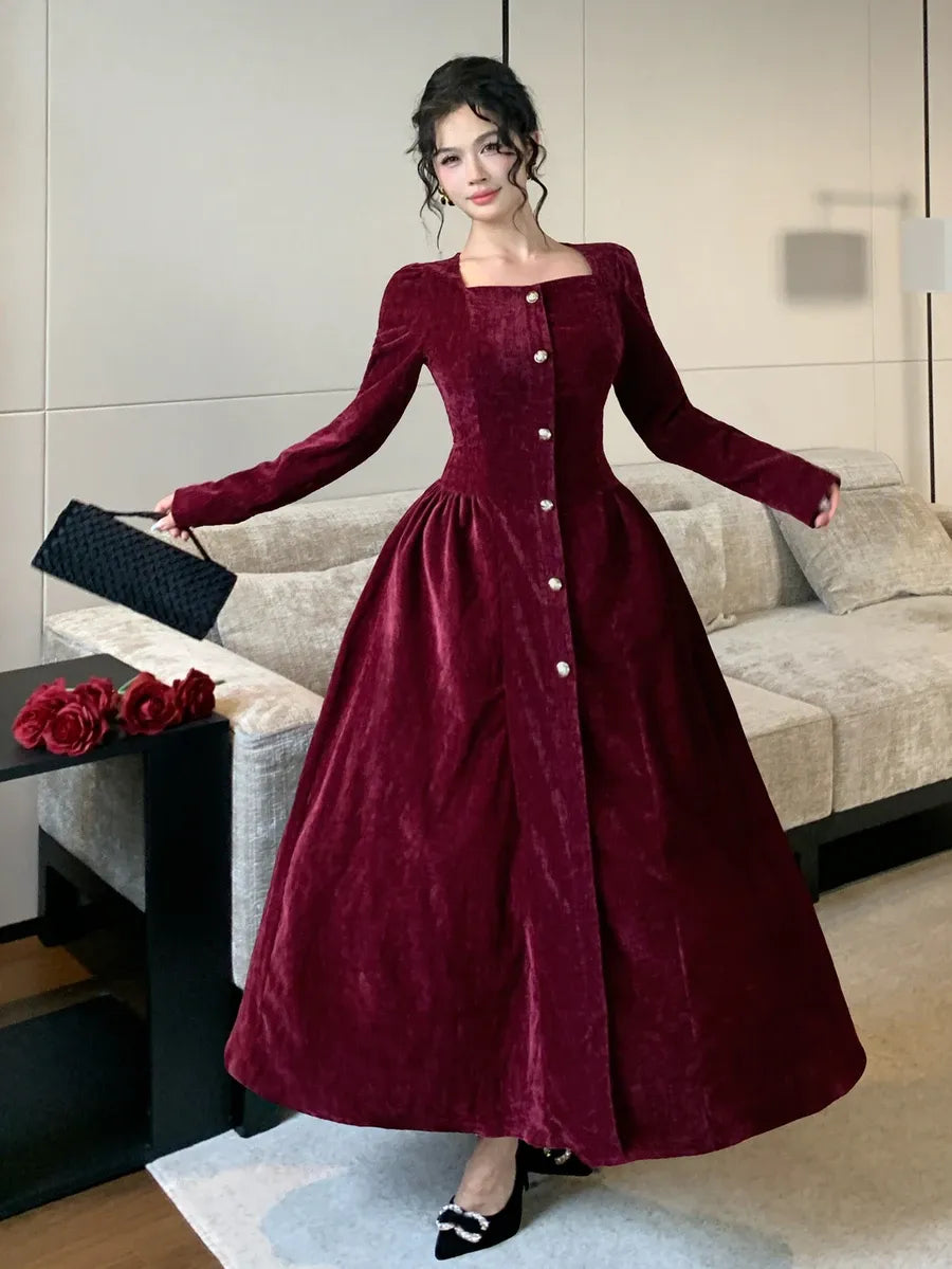 SHEIN DAZY فستان مخملي ميدي بياقة مربعة وأزرار ذهبية وتنورة واسعة بلون عنابي