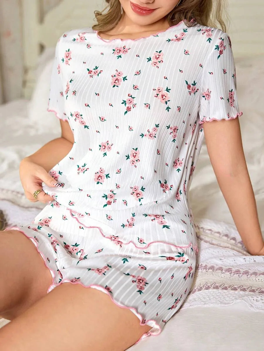 SHEIN CottageSlumber طقم بيجاما قطعتين بطبعة زهور وشورت بلون أبيض