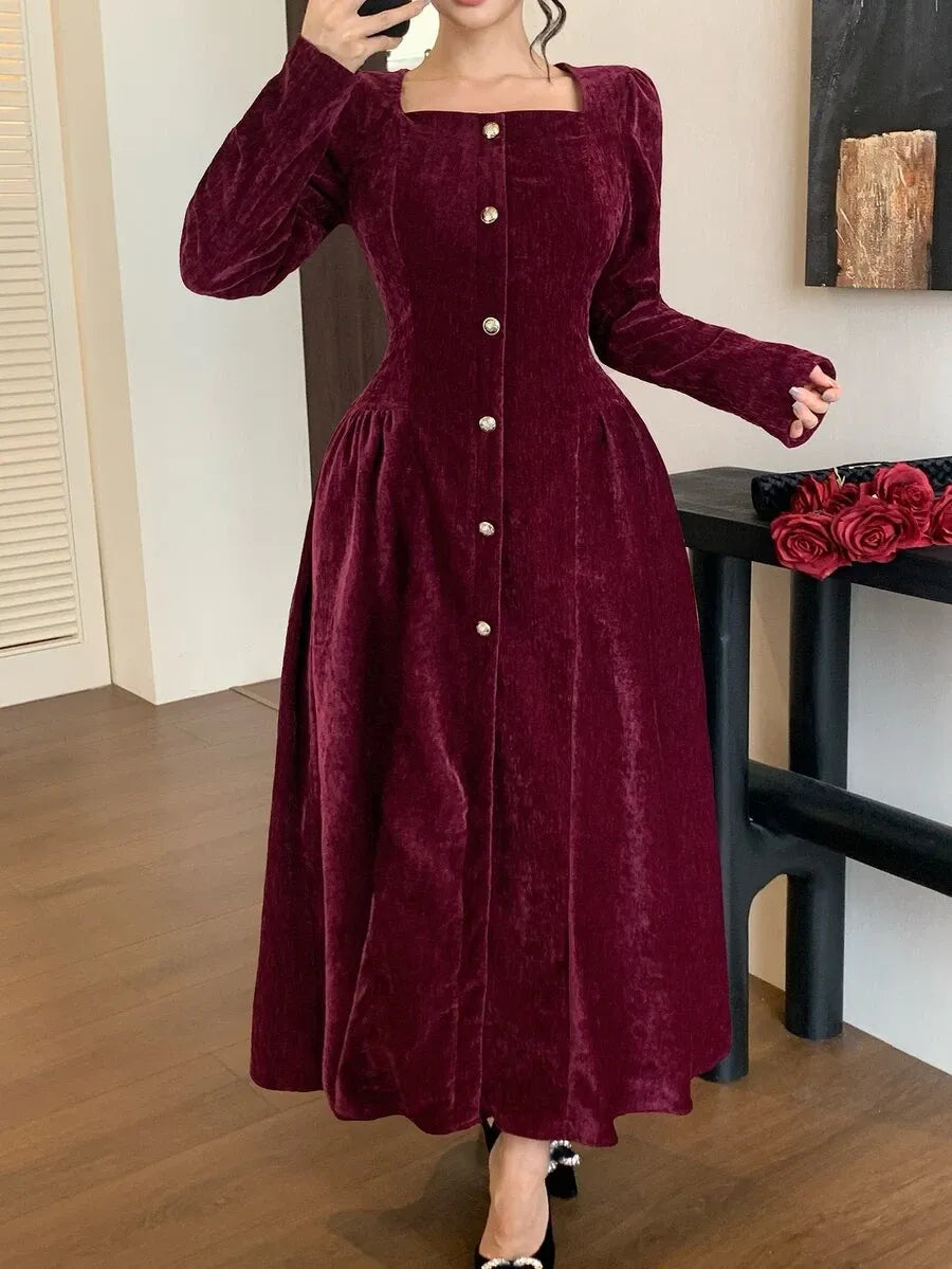 SHEIN DAZY فستان مخملي ميدي بياقة مربعة وأزرار ذهبية وتنورة واسعة بلون عنابي