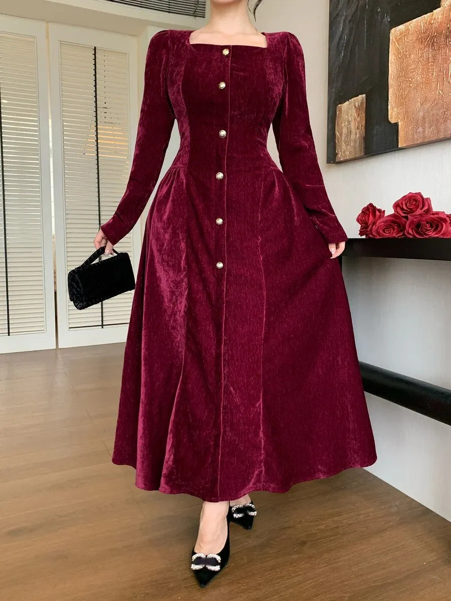SHEIN DAZY فستان مخملي ميدي بياقة مربعة وأزرار ذهبية وتنورة واسعة بلون عنابي