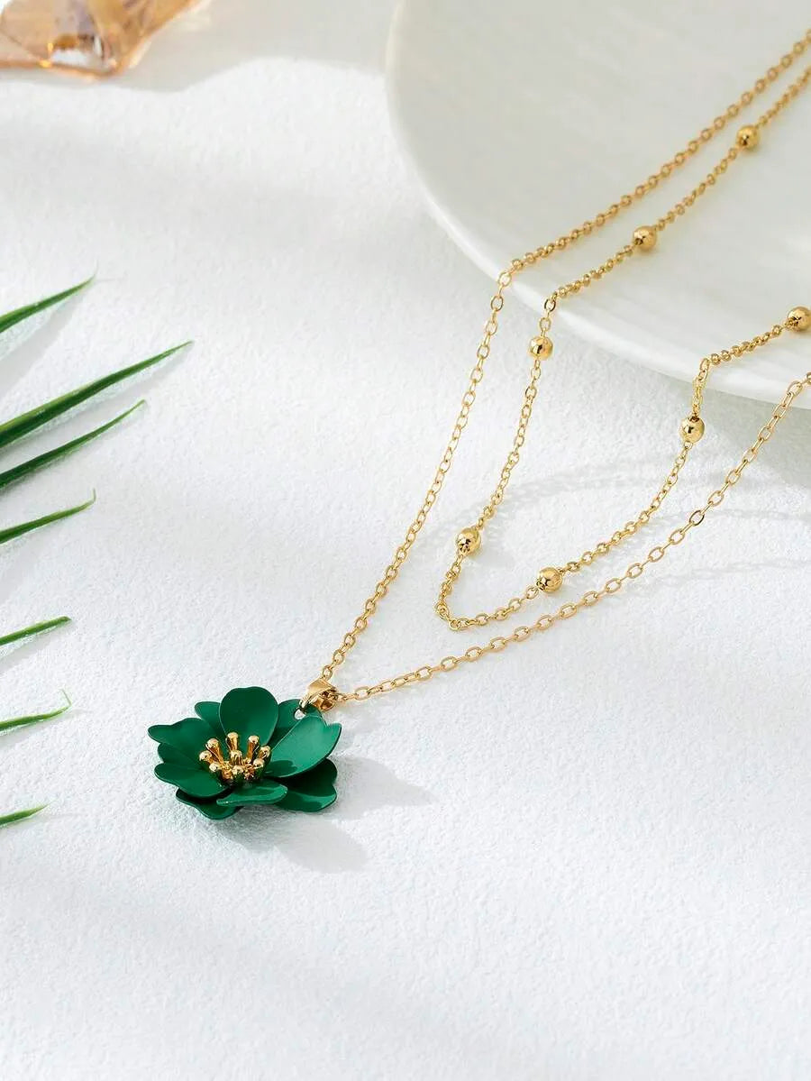 SHEIN قلادة نسائية متعددة الطبقات بتصميم زهرة غير متماثلة وخرز بلون أخضر