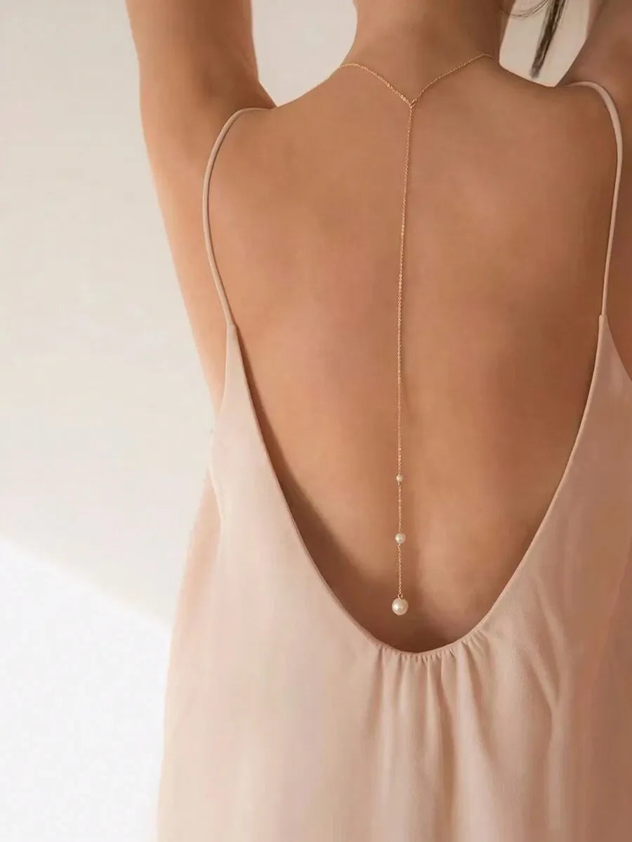 SHEIN قلادة نسائية بسيطة من اللؤلؤ الصناعي بتصميم سلسلة بلون ذهبي