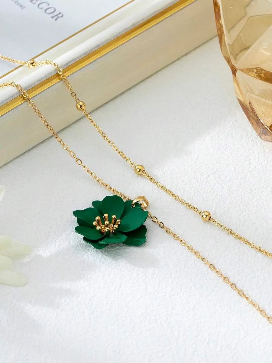 SHEIN قلادة نسائية متعددة الطبقات بتصميم زهرة غير متماثلة وخرز بلون أخضر