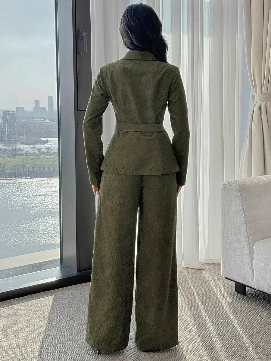 SHEIN Modelyn طقم قطعتين جاكيت وبنطلون كوردروي بتصميم غير متماثل بلون أخضر عسكري