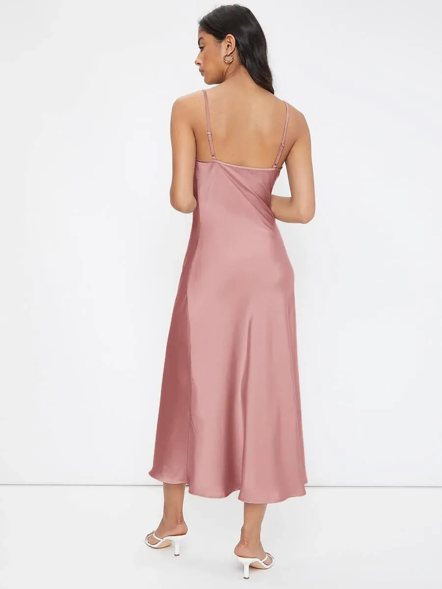 SHEIN BizChic فستان ساتان ماكسي بحمالات رفيعة ورباط خلفي بلون وردي مغبر