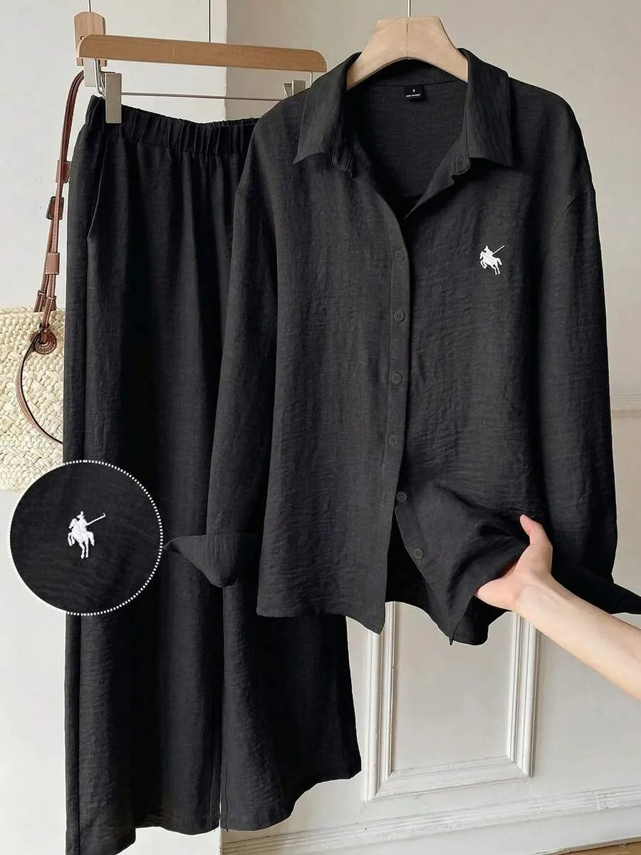 SHEIN EZwear طقم نسائي قطعتين بلوزة بولو مطرزة بحصان وبنطال بجيوب بلون الأسود