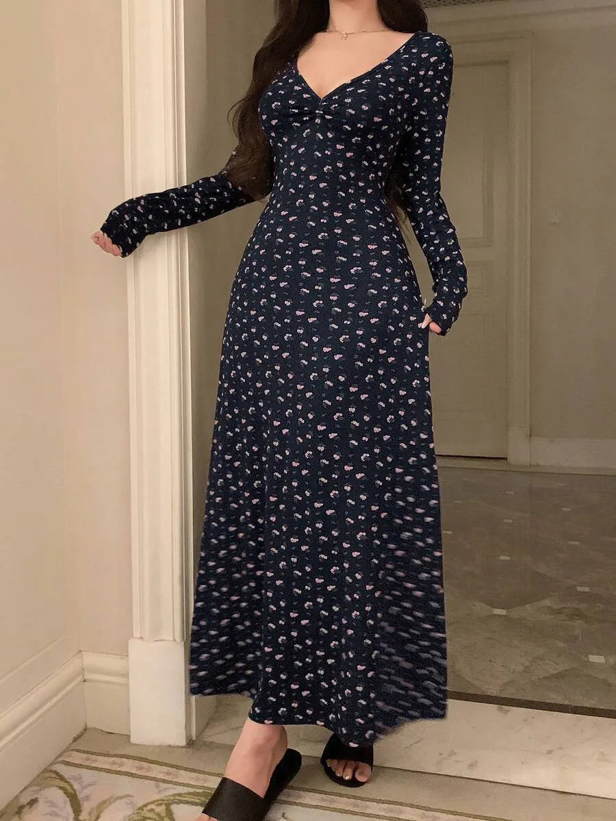 SHEIN DAZY فستان نوم طويل بلون أزرق بحري مزين بالزهور وكشكش وأكمام طويلة