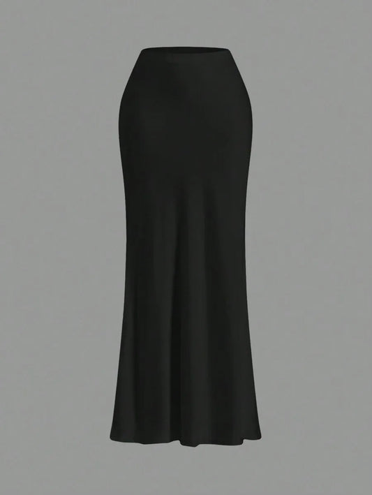 SHEIN Opulessa تنورة ساتان أنيقة بلون سادة بتصميم حورية البحر