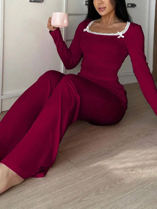 SHEIN طقم بيجاما قطعتين بياقة مربعة مزينة بفيونكة بأكمام طويلة بلون عنابي
