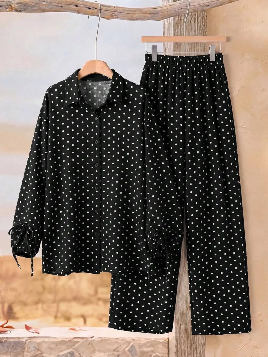 SHEIN Rusticease طقم نسائي قطعتين بلوزة بياقة كشكش وبنطال بلون الأسود والأبيض