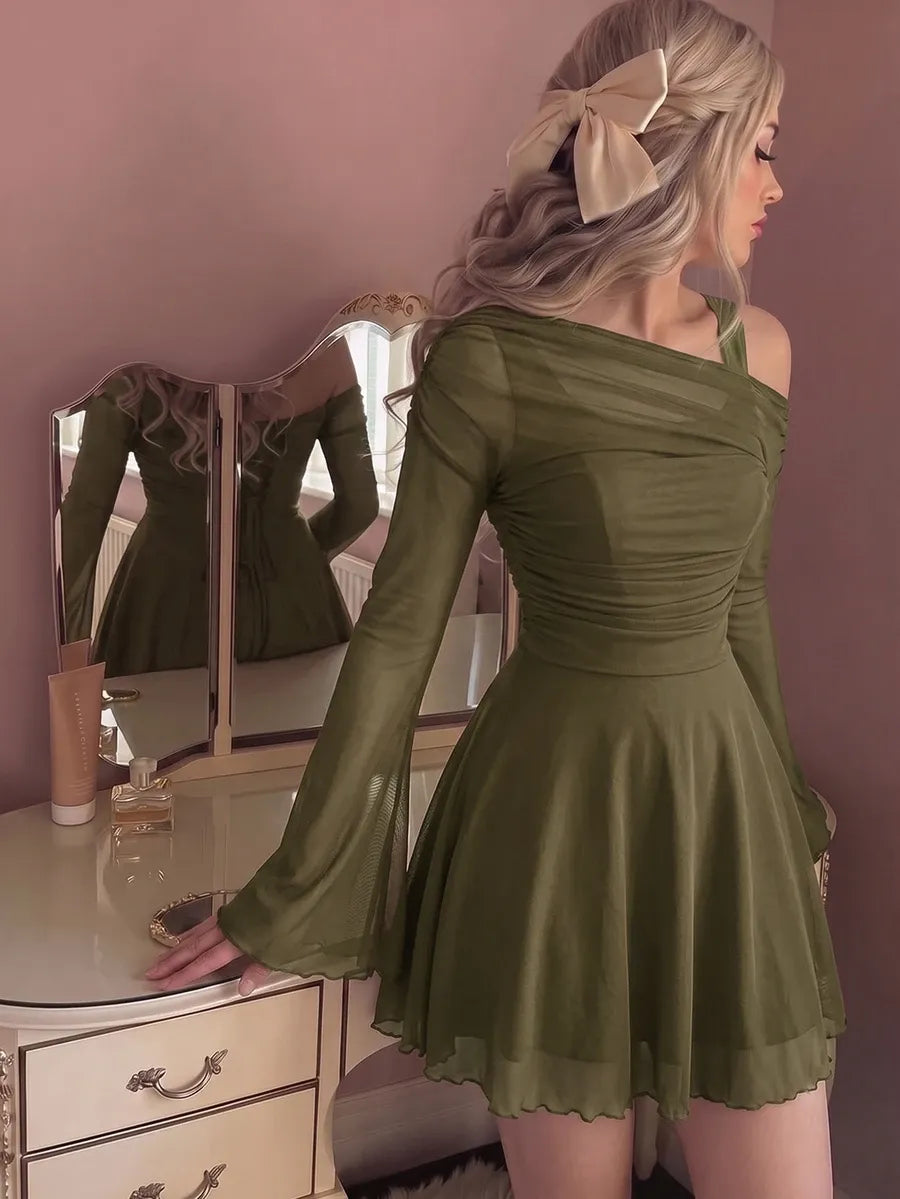 SHEIN MOD فستان نسائي قصير من الشبك بياقة غير متماثلة وأكمام واسعة بلون أخضر عسكري