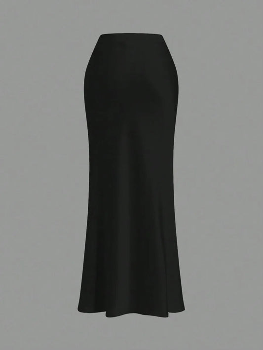 SHEIN Opulessa تنورة ساتان أنيقة بلون سادة بتصميم حورية البحر