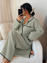 SHEIN Napfluff طقم بيجامة قطعتين بقميص فضفاض بأزرار وياقة وحواف متباينة وبنطال طويل بلون أخضر