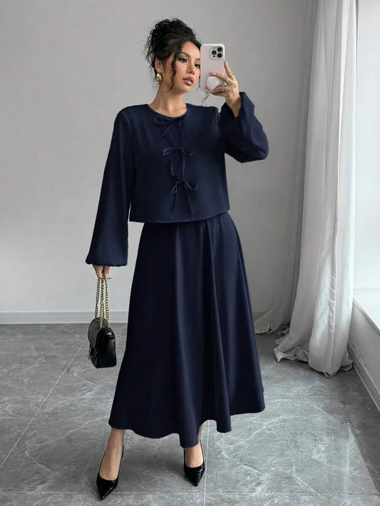 SHEIN Siren Gaze طقم نسائي قطعتين بلوزة بأكمام فانوس وتنورة طويلة بفيونكة بلون أزرق بحري