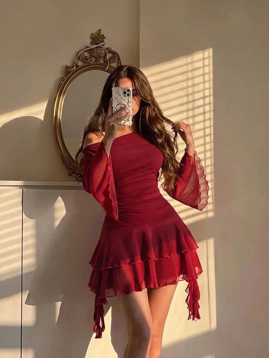 SHEIN Skyraze فستان نسائي قصير برقبة غير متماثلة وأكمام طويلة واسعة مكشكشة بلون عنابي