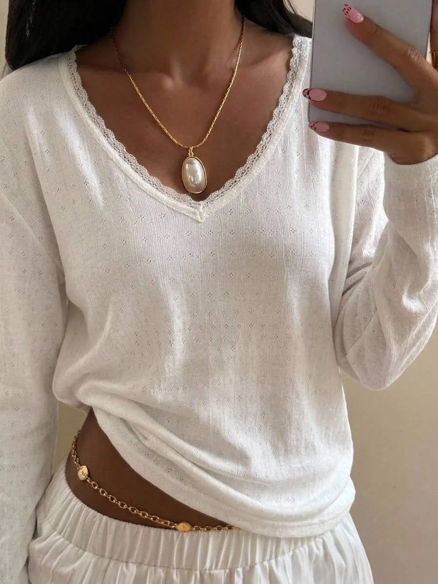 SHEIN Livesso تي شيرت نسائي ضيق بياقة وتفاصيل دانتيل بلون أبيض