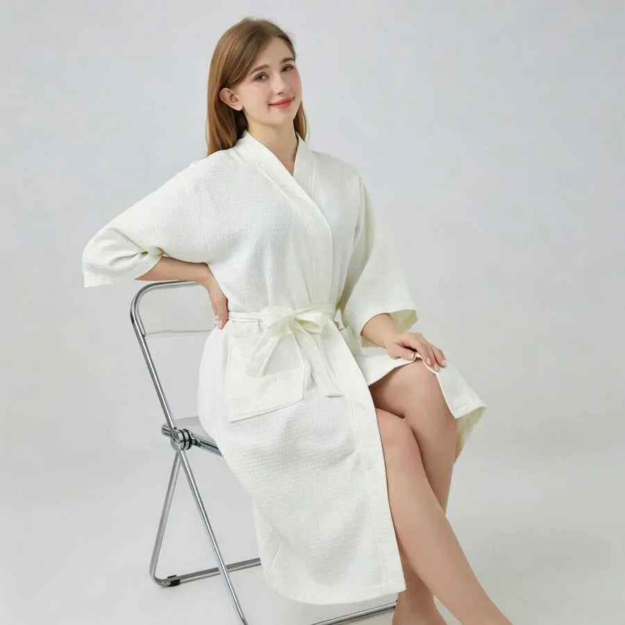 SHEIN رداء استحمام للجنسين مخملي مقلم بملمس ناعم بلون أصفر