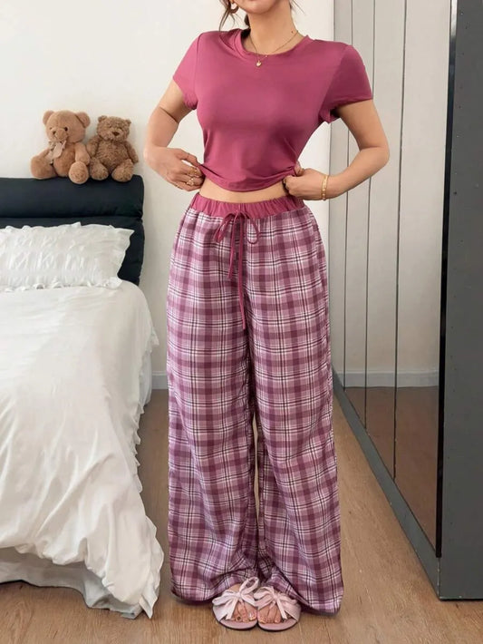SHEIN Napfluff طقم بيجامة قطعة واحدة بتصميم مربعات وبنطال طويل بلون أرجواني فاتح