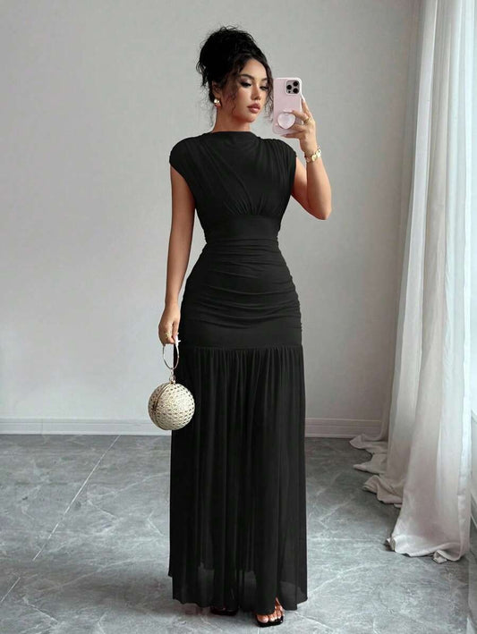 SHEIN Elenzga فستان اسود طويل وناعم ماكسي