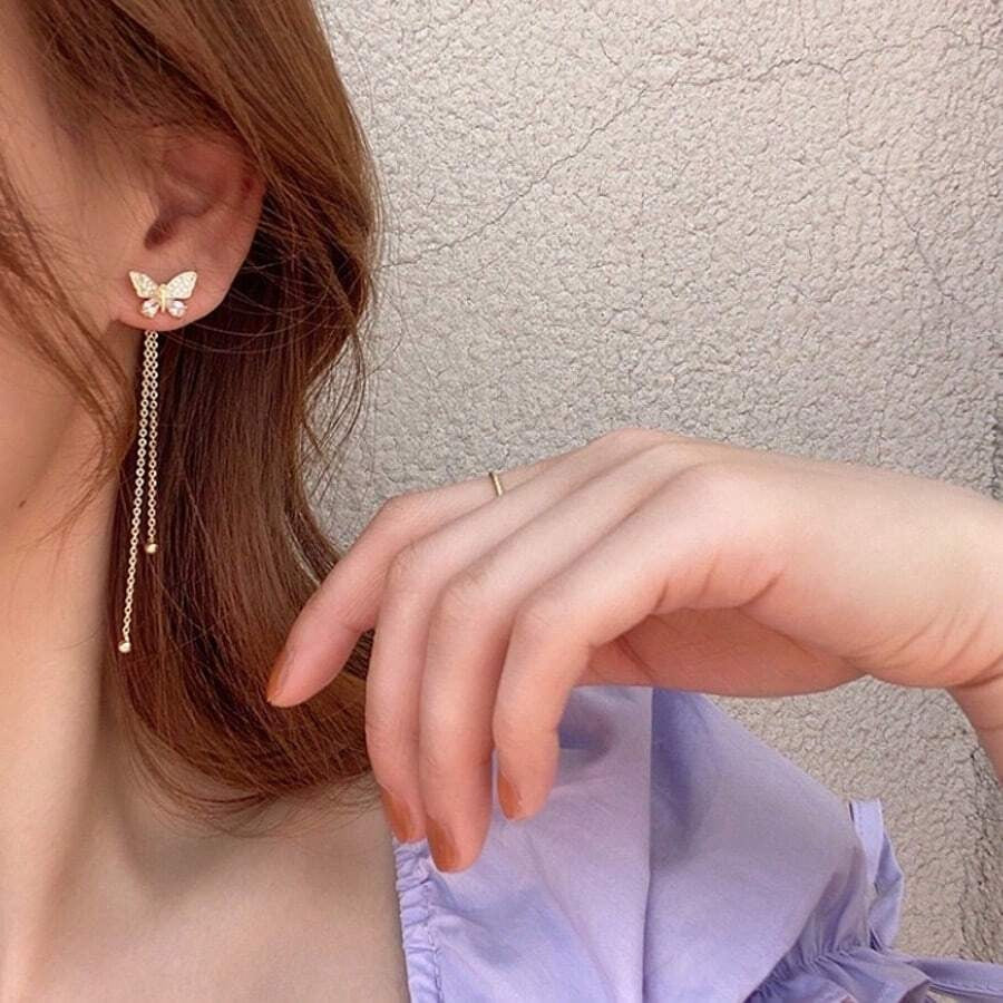 SHEIN زوج أقراط متدلية بتصميم فراشة