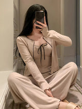 SHEIN DAZY طقم بيجامة 3 قطع بكارديجان برباط أمامي وتوب قصير وبنطال طويل بلون مشمشي