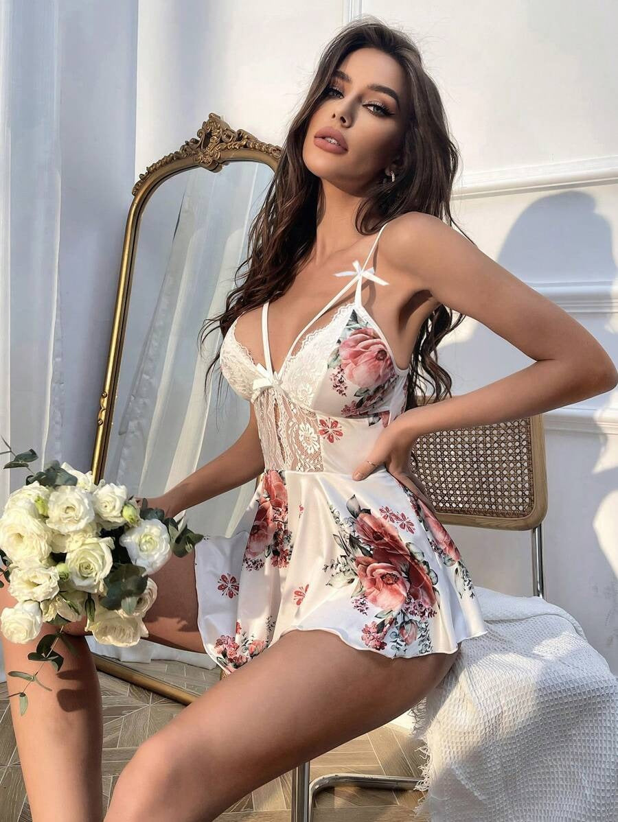SHEIN رومبير بطباعة زهور ودانتيل أبيض