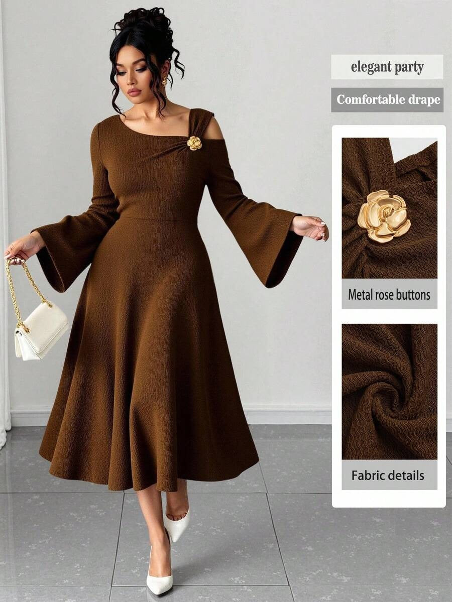 SHEIN Elenzga فستان ماكسي بني مقاس كبير بأكتاف غير متماثلة
