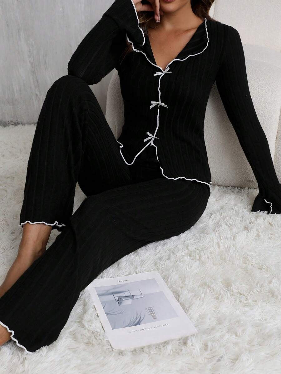 SHEIN طقم بيجامة 2 قطعة مخططة مبطنة بحمالة وأكمام جرس وبنطلون