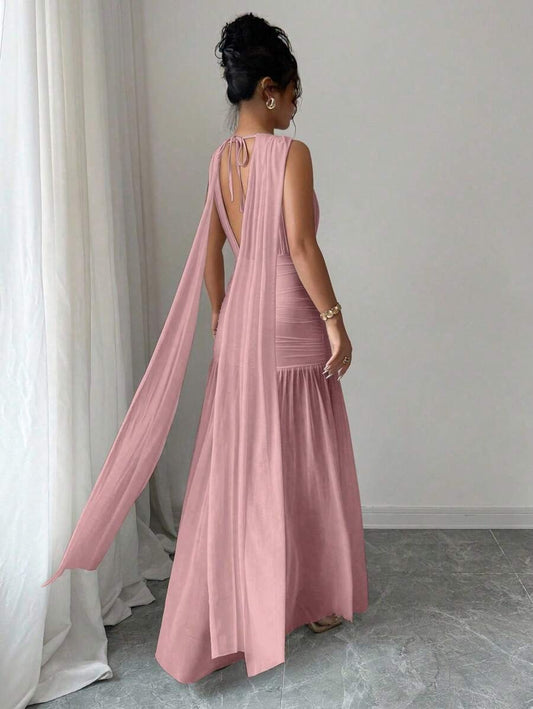 SHEIN Elenzga فستان وردي بظهر مفتوح بشق وطيات