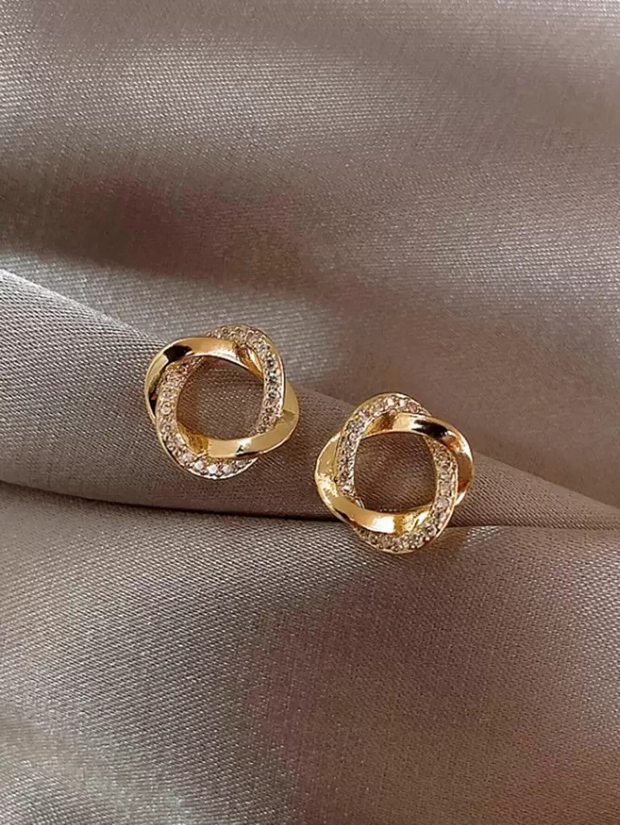 SHEIN زوج أقراط أنيقة مرصعة بحبيبات الراين اللامعة