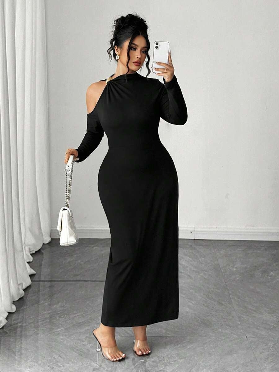 SHEIN Elenzga فستان أسود للمقاسات الكبيرة بتصميم متطور