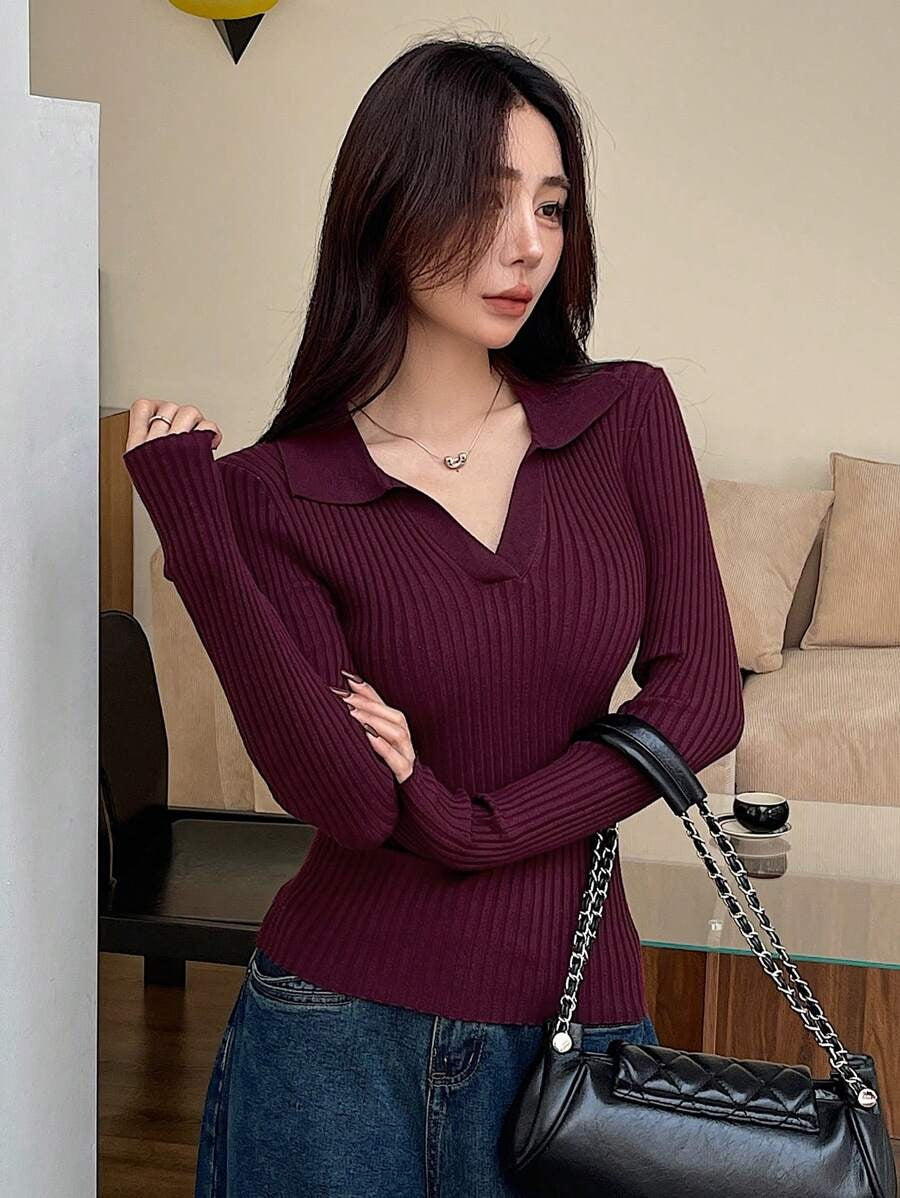 SHEIN كنزة صوفية عنابية ضيقة بياقة عالية لون عنابي