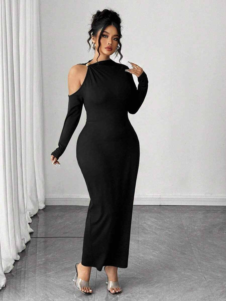 SHEIN Elenzga فستان أسود للمقاسات الكبيرة بتصميم متطور